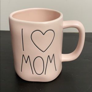 Rae Dunn Pink “I ❤️ Mom” coffee cup